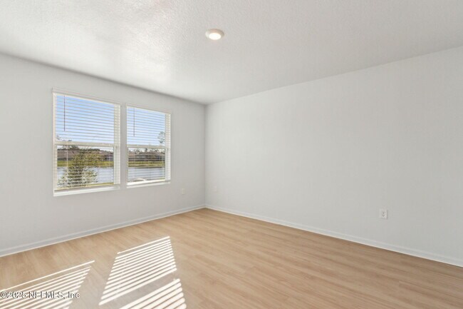 Building Photo - 65445 River Glen Pkwy