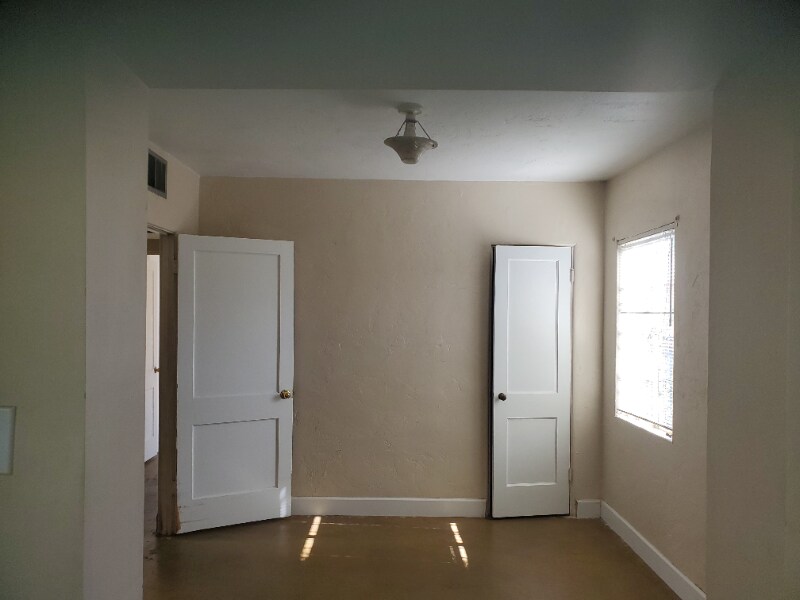 Building Photo - 2328 W Orange Dr