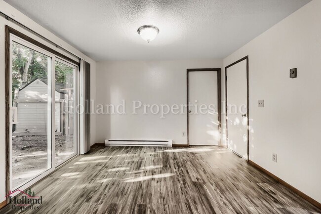 Building Photo - 4630 SW Southview Terrace