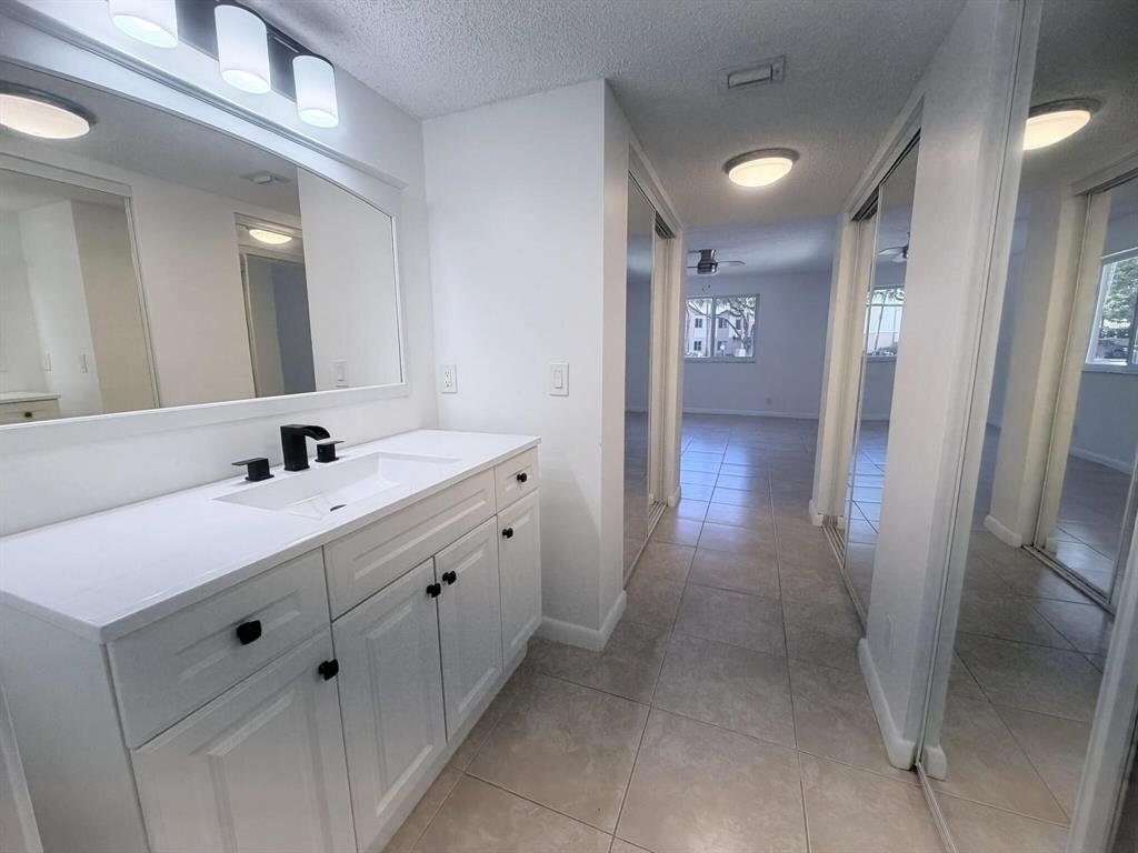 Building Photo - 9955 Westview Dr