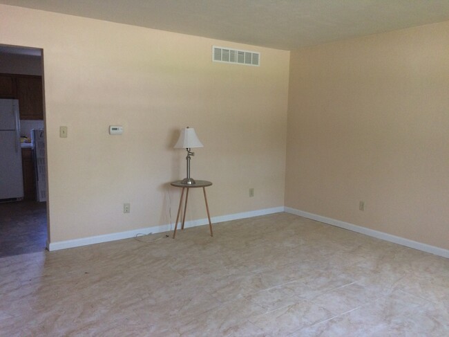 Apt D - 212 Lindell Dr