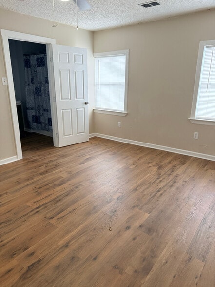 Building Photo - 414 W Ball St