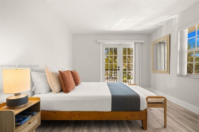 Building Photo - 911 SW 57th Ave