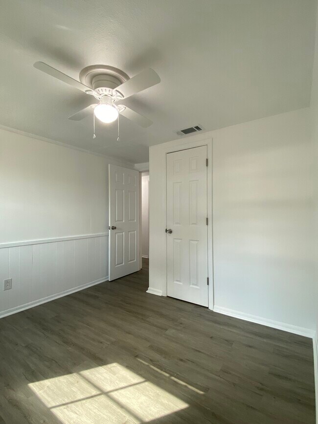 Building Photo - 12120 71st St E