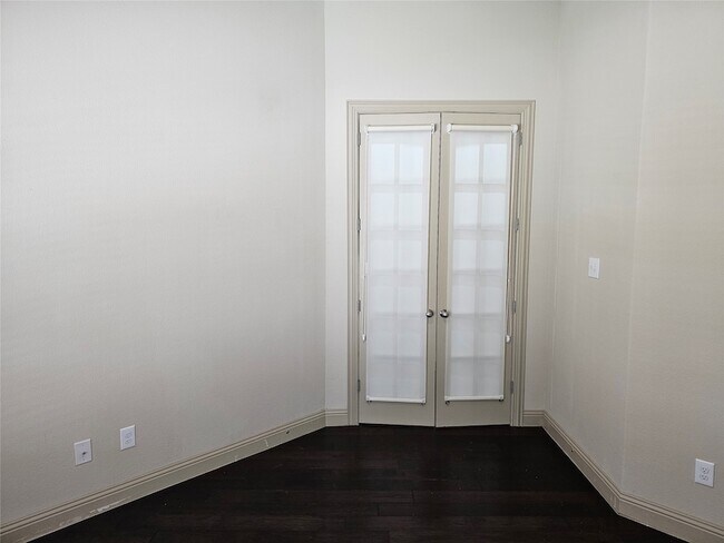 Building Photo - 4012 Eaton Park Dr