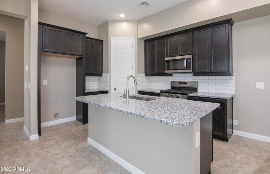 Kitchen - 4882 E Helena Dr