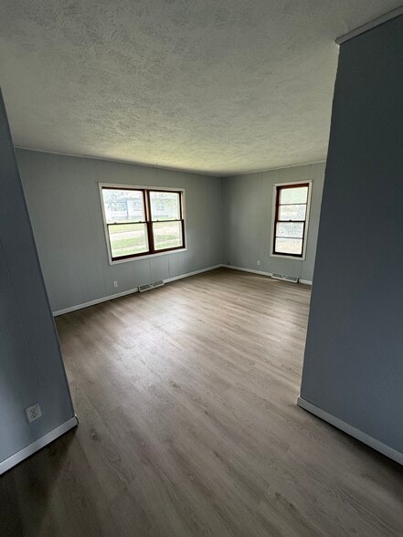 Building Photo - 620 Sioux Ave