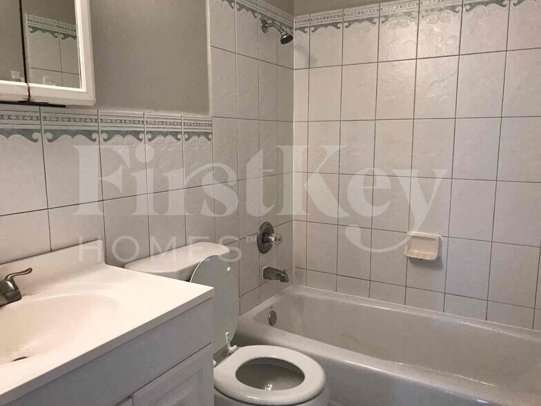 Building Photo - 112 Stafford Pl