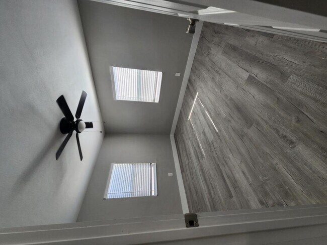 Building Photo - 2422 23rd St S