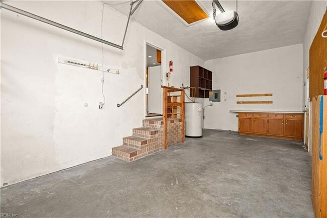 Building Photo - 821 Gene Crescent