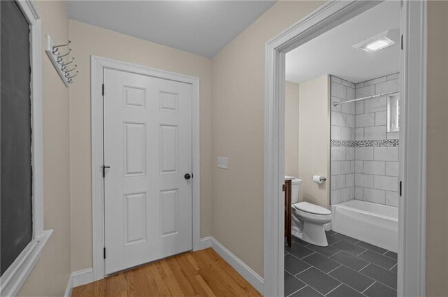Building Photo - 20 Vanderbilt Ln