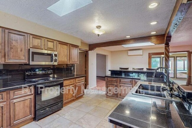 Building Photo - 501 Calle del la Angel