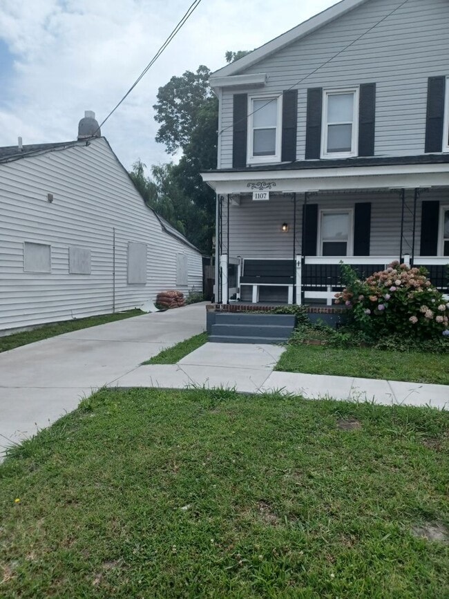 Building Photo - 1107 Hull St