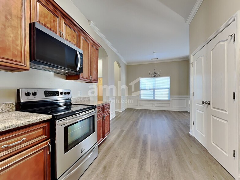 Building Photo - 515 Flat Rock Ter