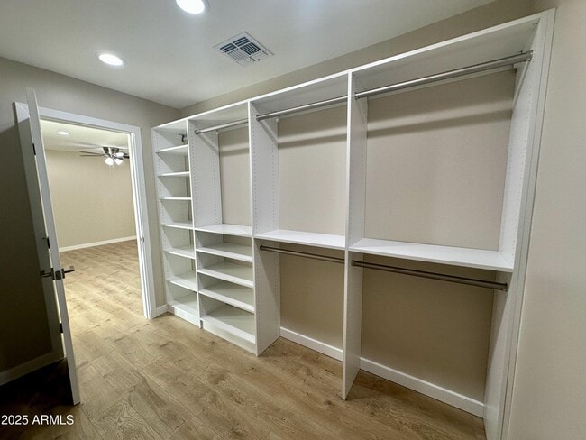 Building Photo - 2329 E Enrose St