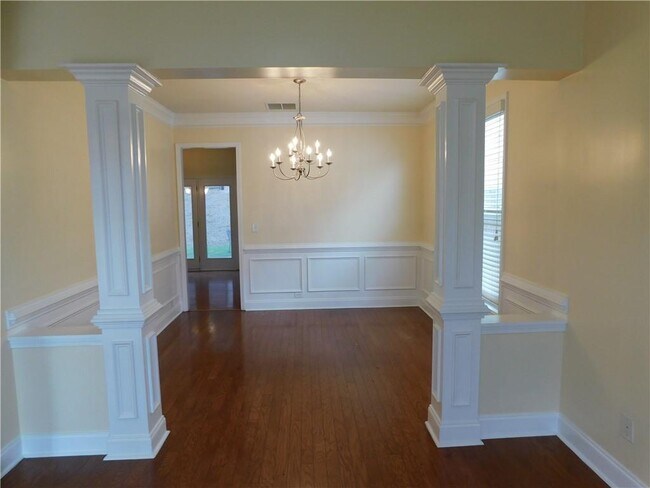 Building Photo - 540 E Fork Shady Dr NW