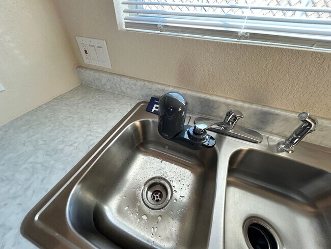 Building Photo - Highview Dr (MN)