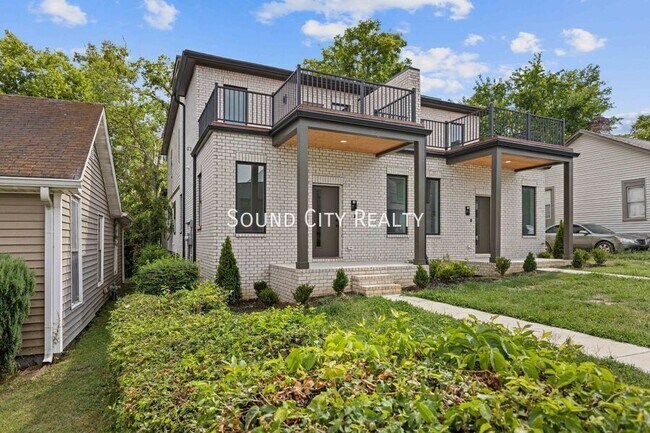 Building Photo - 2715 Delaware Ave