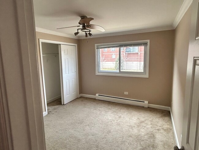 Building Photo - 677 S River Rd