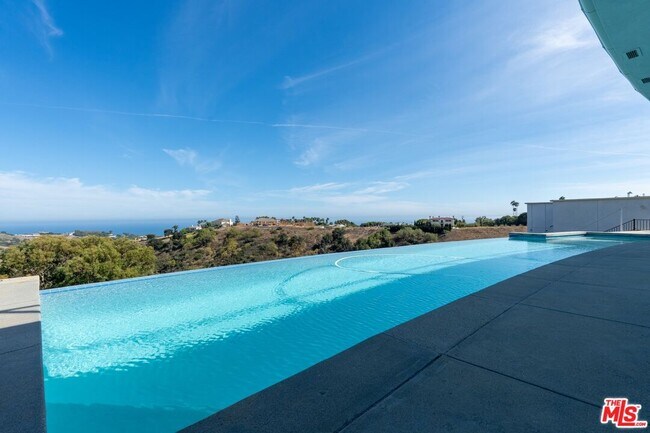 Building Photo - 28405 Via Acero