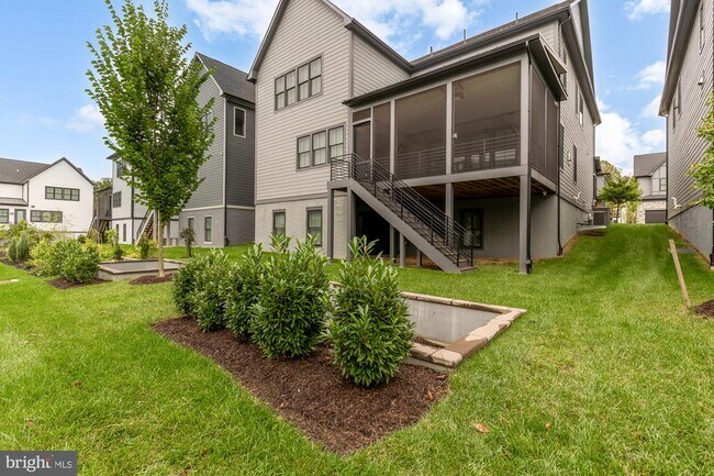 Building Photo - 6819 Isabella St