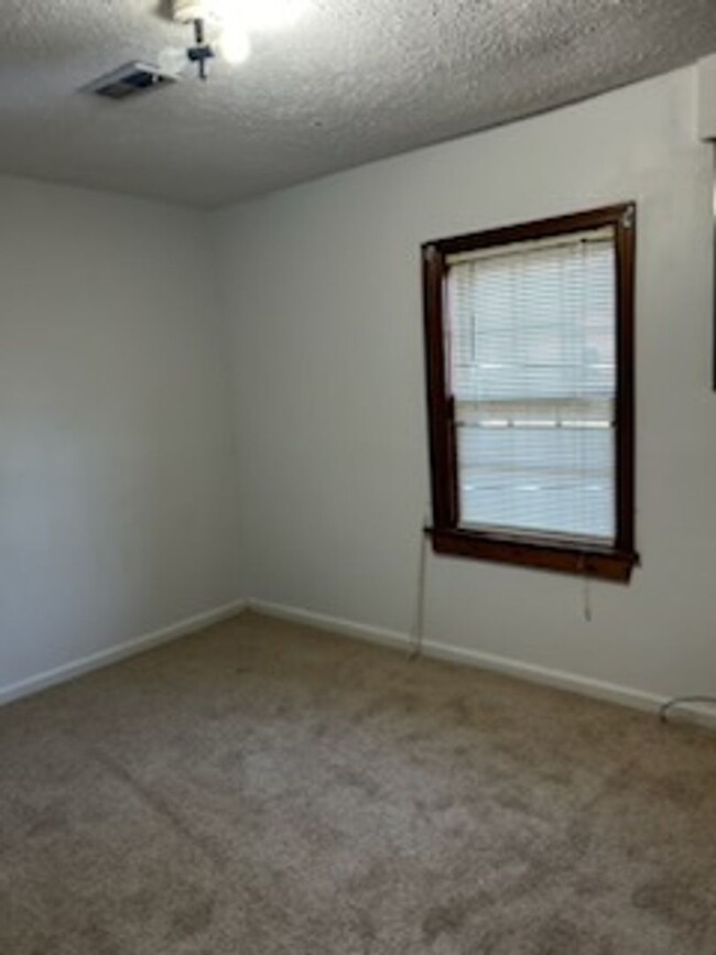 Building Photo - 130 Grantham St