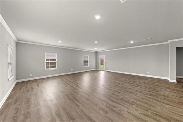 Building Photo - 304 Community Dr