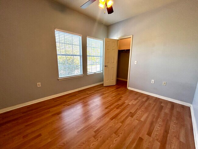 Building Photo - 1707 Chestnut Ave