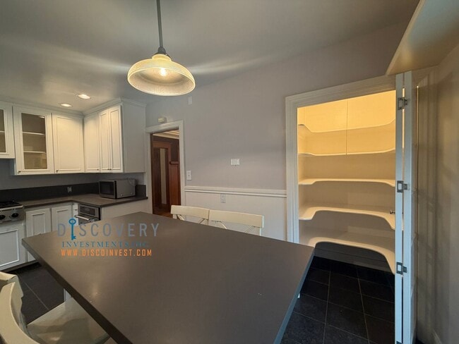 Building Photo - Lakeshore Craftsman with Detached Cottage and Versatile Bonus Rooms