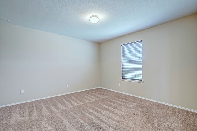 Building Photo - 120 Abelia Dr