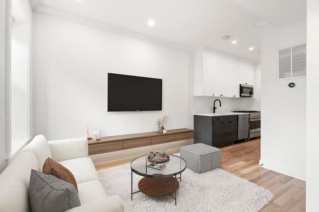 Building Photo - 18 Grove St