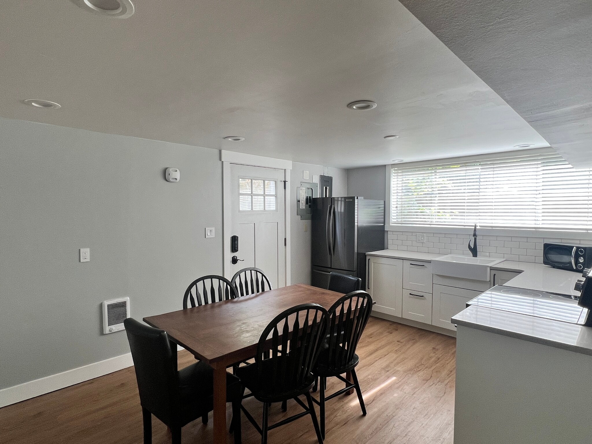 Building Photo - 67 E 400 N