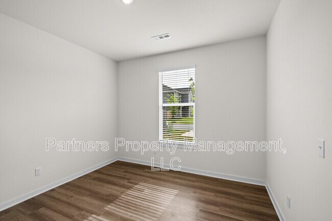 Building Photo - 283 S Neon Ave