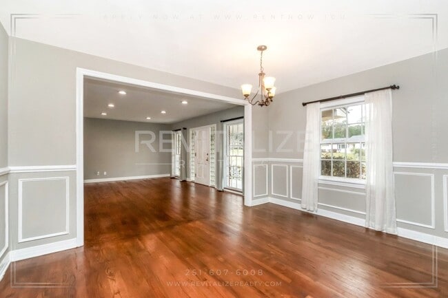 Building Photo - Charming Brick Ranch with Modern Comforts in Mobile!