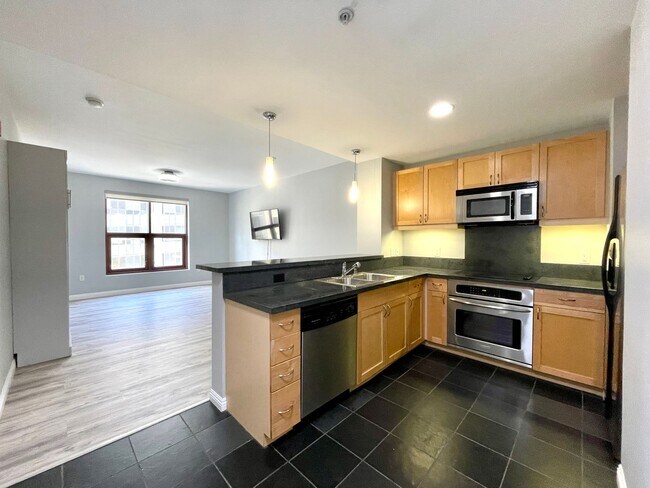 Building Photo - Amazing Studio 2 blocks from Petco Park w/...
