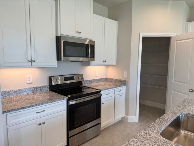 Building Photo - 14051 Crimson Ave