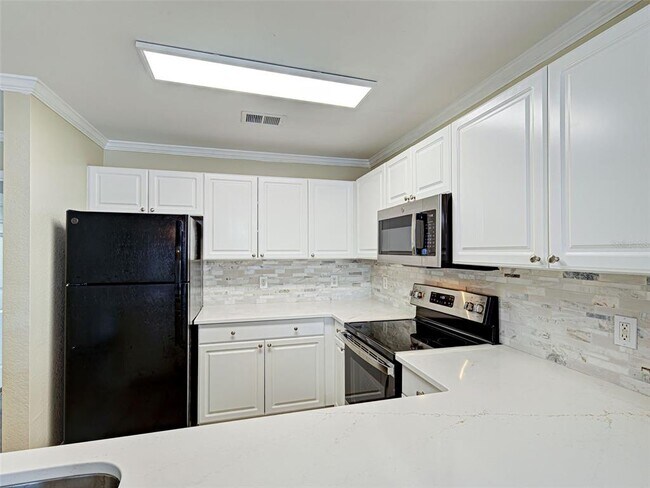 Building Photo - 5501 Rosehill Rd