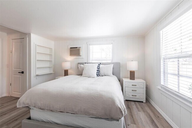 Building Photo - 640 Broadway St