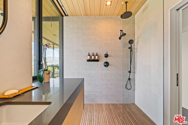 Building Photo - 5671 Spreading Oak Dr