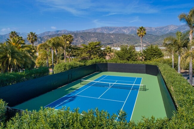 Building Photo - 867 Sand Point Rd