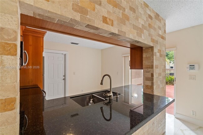 Building Photo - 11009 Mainsail Dr