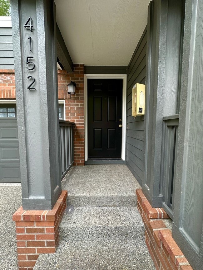 Building Photo - 2Bd/2.5Ba Issaquah Townhouse