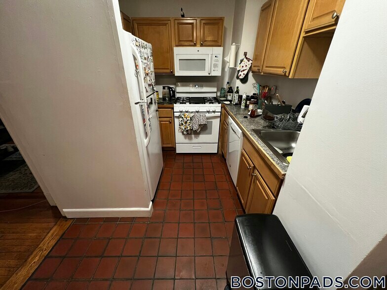 Building Photo - 448 Park Dr