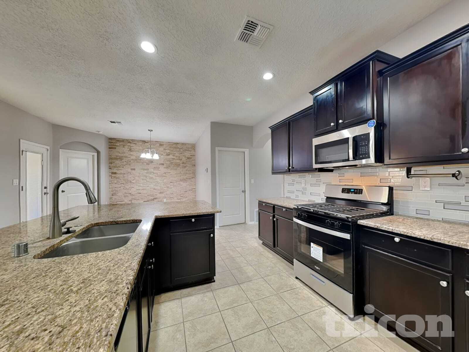 Building Photo - 1811 Camino Cancun