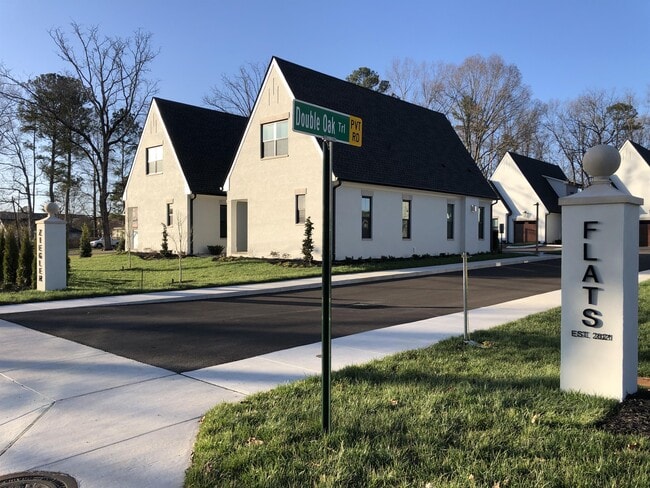 Building Photo - 1705 Double Oak Trl
