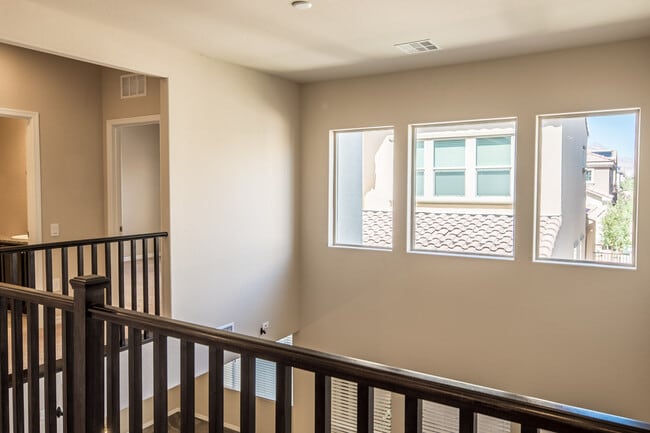 Building Photo - ABSOLUTELY STUNNING HOME IN POSH DOWNTOWN SUMMERLIN!