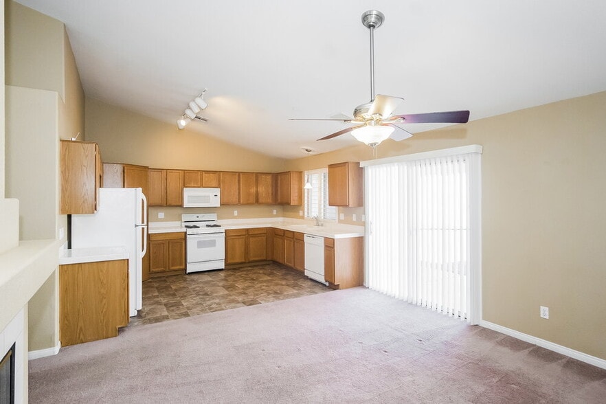 Building Photo - 245 Amber Light Ct