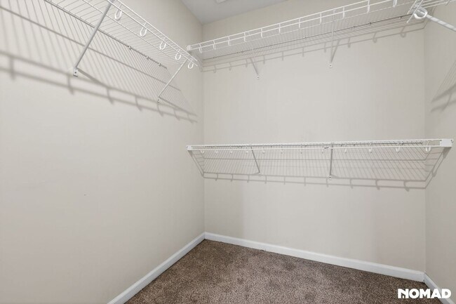 Building Photo - 2851 Fairgrove Cres