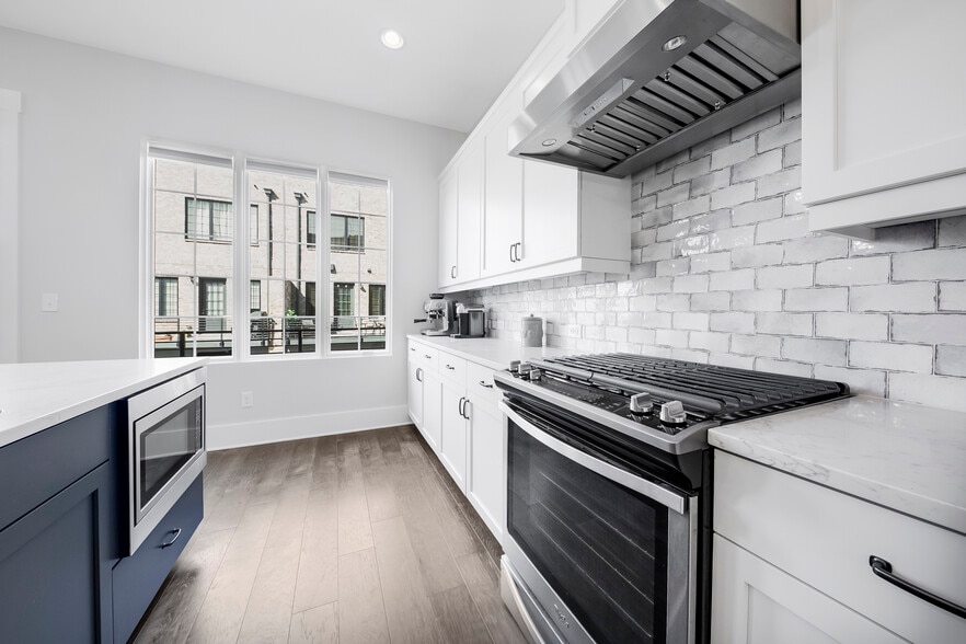 Building Photo - 265 Castleberry Station Dr SW