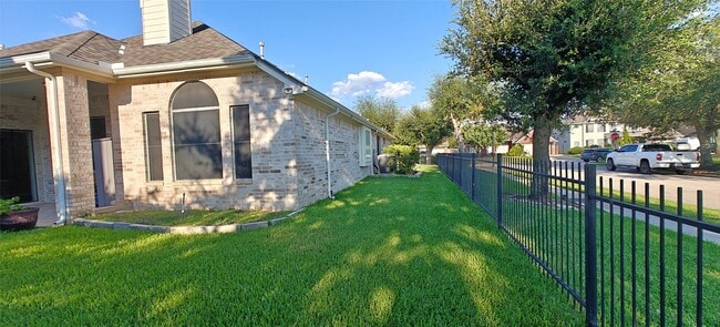 Building Photo - 10203 Ripple Lake Dr